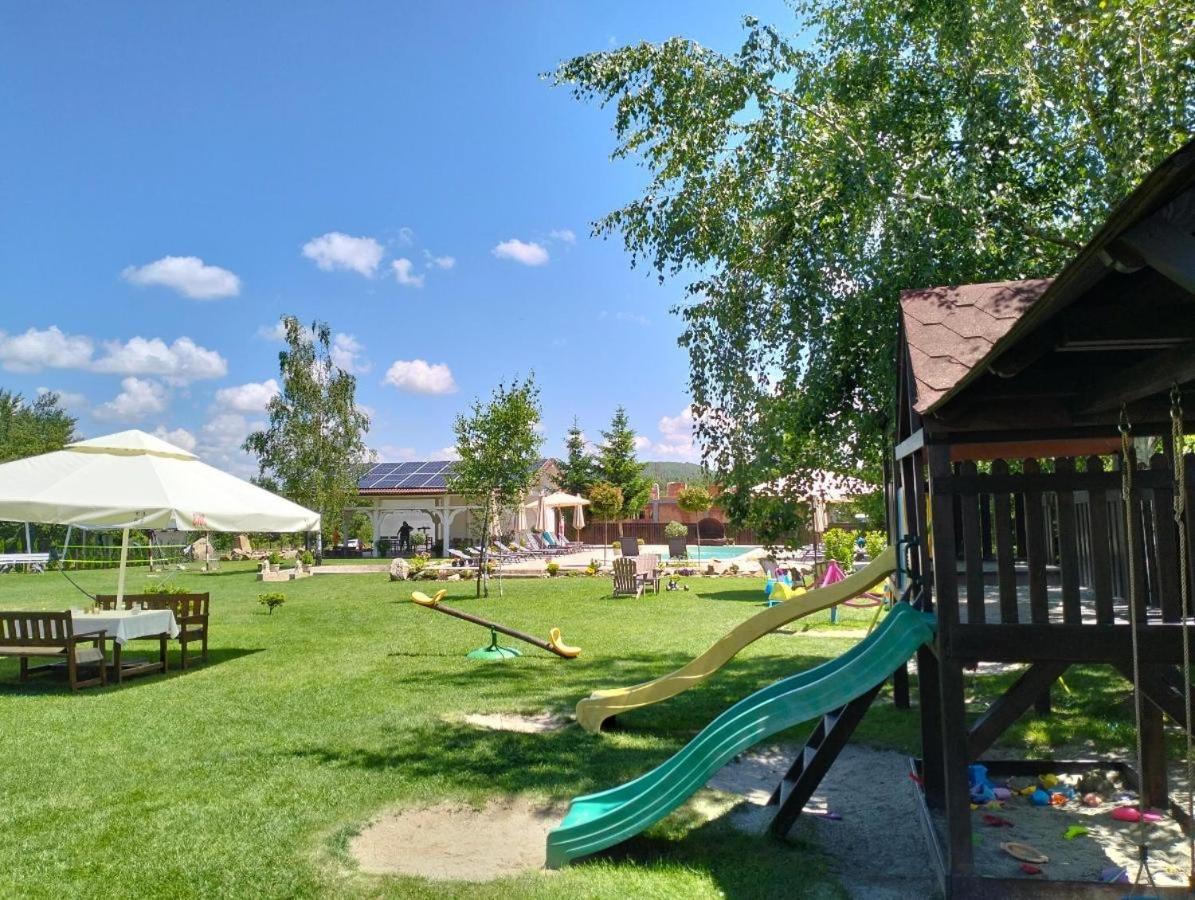 Natura Family Resort Avrig Εξωτερικό φωτογραφία