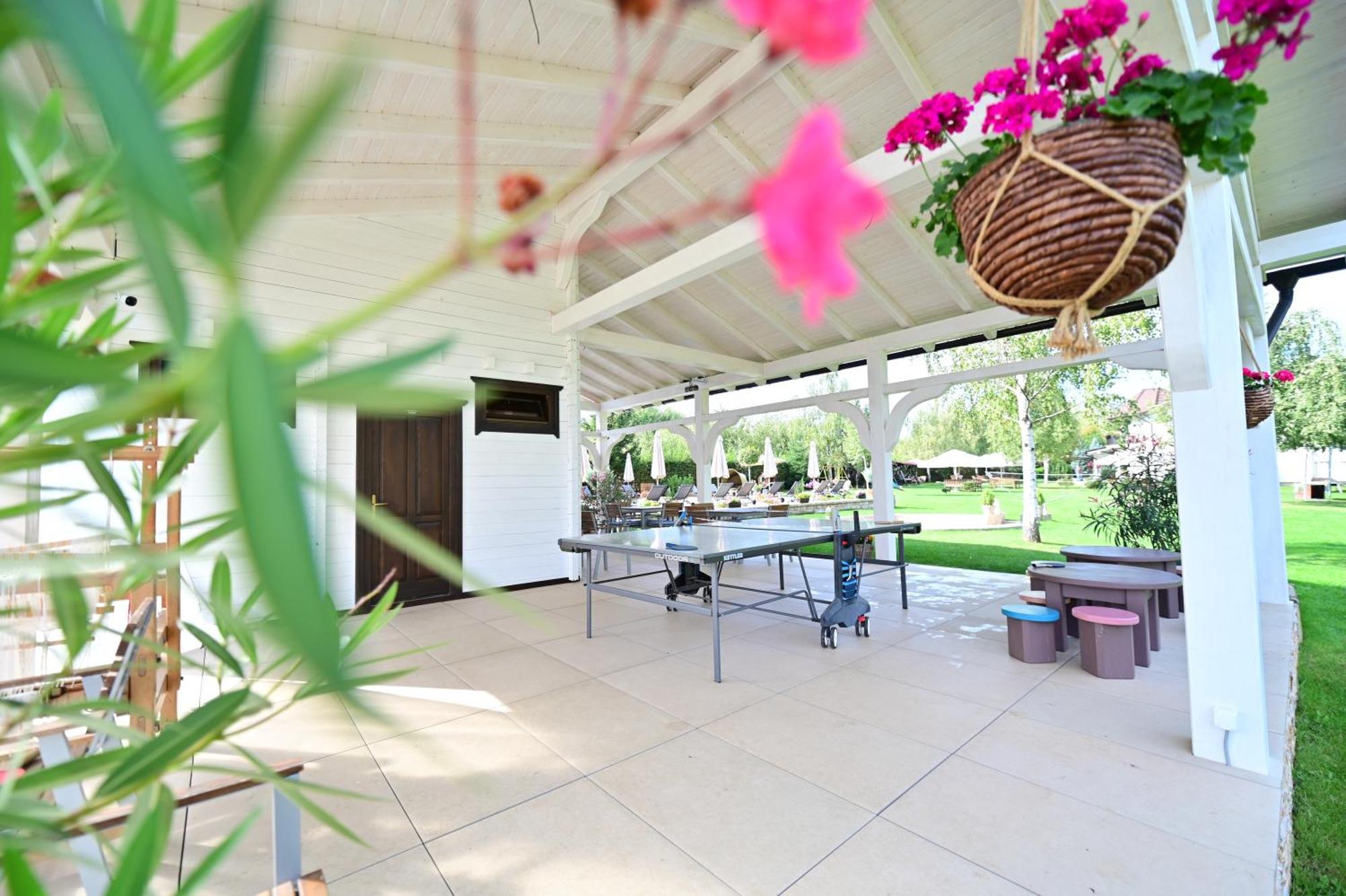 Natura Family Resort Avrig Εξωτερικό φωτογραφία